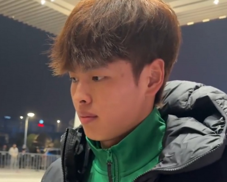 开云体育入口-邓捷夫:教练一直鼓励我要有信心,一开始有些紧张但慢慢就放松了